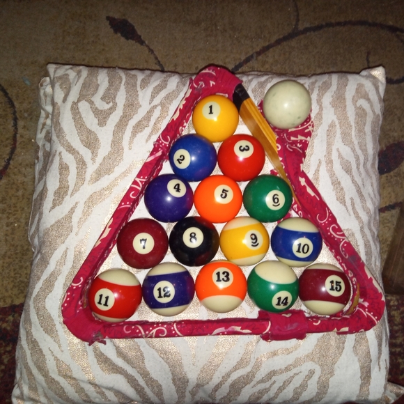 Pool balls 25$ - Picture 2 of 3